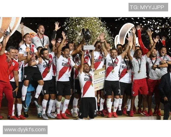 河床队与拉普拉塔大学的激烈对决揭示足球的魅力与激情 河床队与拉普拉塔大学的激烈对决揭示足球的魅力与激情