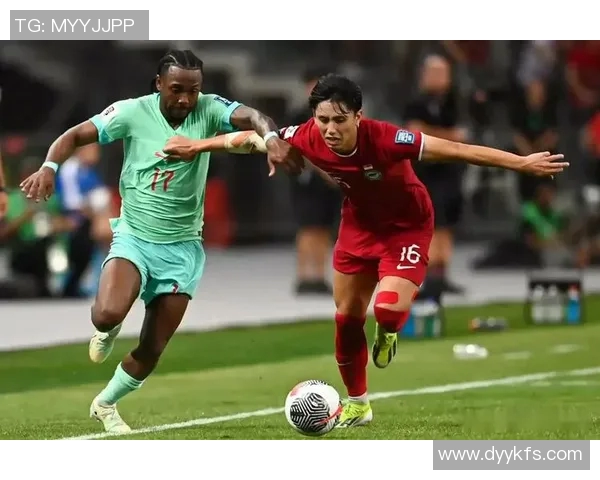 中国与新加坡足球队激战在即谁能在友谊赛中笑到最后