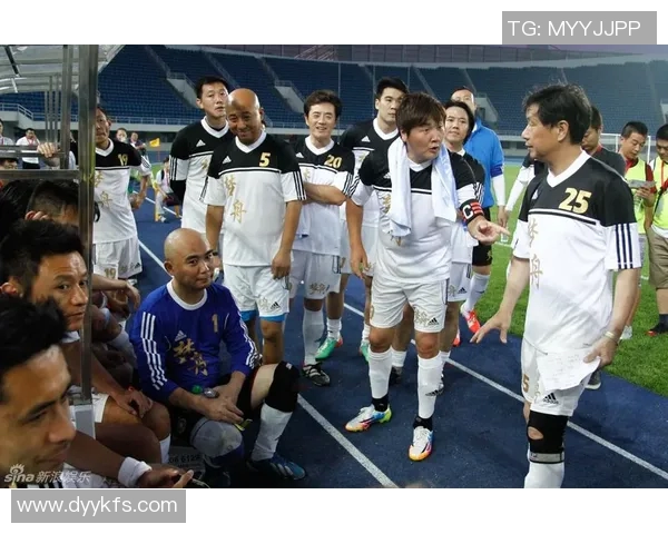 安郅与阿姆卡尔激战正酣球迷期待精彩对决与精彩进球